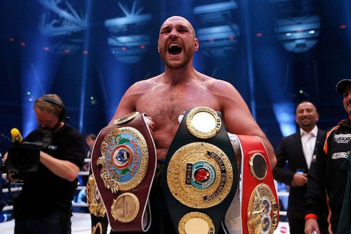 Kvalifikation efterskrift Råd Our Champion – Tyson Fury becomes the first Gypsy to win World Heavyweight  Championship | Travellers Times