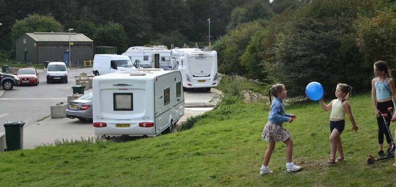 girls plating Traveller site