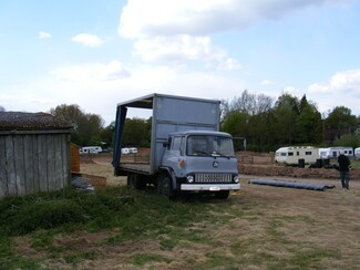 lorry and caravans on unauthorised site