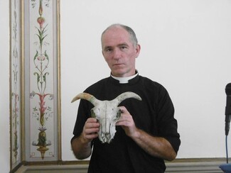 Reverend Jonathan Herbert, Chaplain for Wiltshire and Dorset Gypsies, Roma and Travellers, used a prop to talk about scape-goating © Jenny Galushka