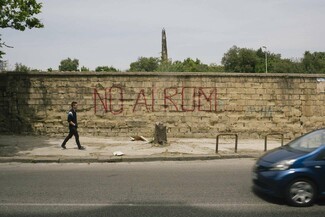 Anti-Roma graffiti in Naples © Alex Sturrock
