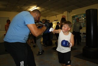 Gypsy from Poole puts non-contact boxing club on the road to success