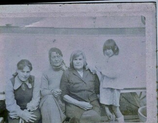 Chris Smith's Mam Elizabeth (Betty) Smith, with her sister Mimy Johns and my cousins Missy and Leeta Johns. Yarkhill Farm 1976