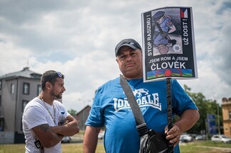 Roma protester in Teplice © Petr Zewlakk Vrabec