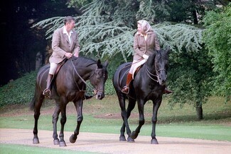 ‘A proper horse woman’ - The Queen seen here riding in Windsor with former USA President Ronald Reagan in 1982 https://commons.wikimedia.org/w/index.php?curid=95304663