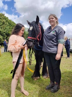 Redwings welfare vet Nicola with Cassie Rose and horse Raven © Redwings