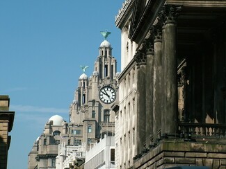 "Took my breath away" - Royal Liver building, Liverpool By No machine-readable author provided. Tagishsimon assumed (based on copyright claims). - No machine-readable source provided. Own work assumed (based on copyright claims)., CC BY-SA 3.0, https://commons.wikimedia.org/w/index.php?curid=208115