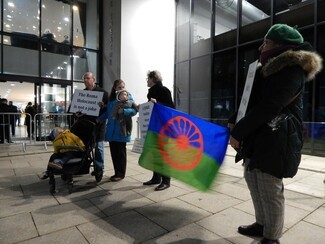 Roma Luton supporters protest against Jimmy Carr’s ‘gypsy/Holocaust’ joke outside his performance at the Grove Theatre, Dunstable, February 2022 © Mike Doherty)