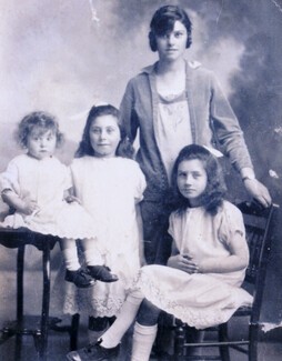 Harry's mother (middle child)