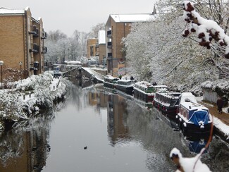 Livaboard canal boats in Tower Hamlets, East London © Mike Doherty