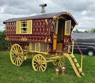 Ledge waggon, built in 1902 by H Jones & Son of Hereford. Owned bLedge waggon, built in 1902 by H Jones & Son of Hereford. Owned by Mr Evans (to the left of the water jack the upright shaft with a wheel on it is the brake, I have never seen one like this before!)